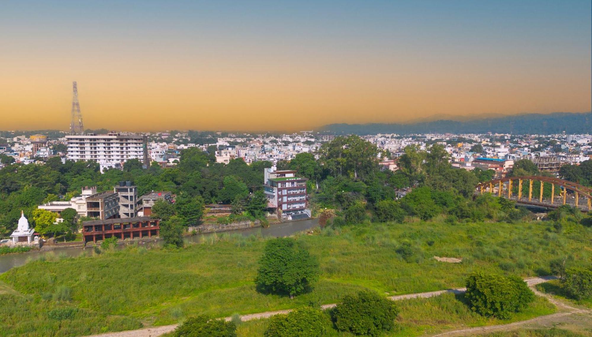 The Ganges Riverside Escape With A Private Ghat Haridwār Exteriör bild